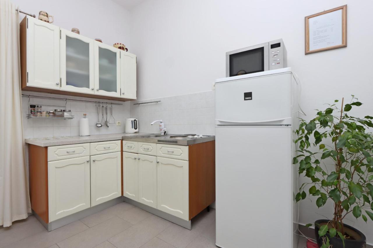 Apartments With A Parking Space Kornic, Krk - 415 Екстер'єр фото