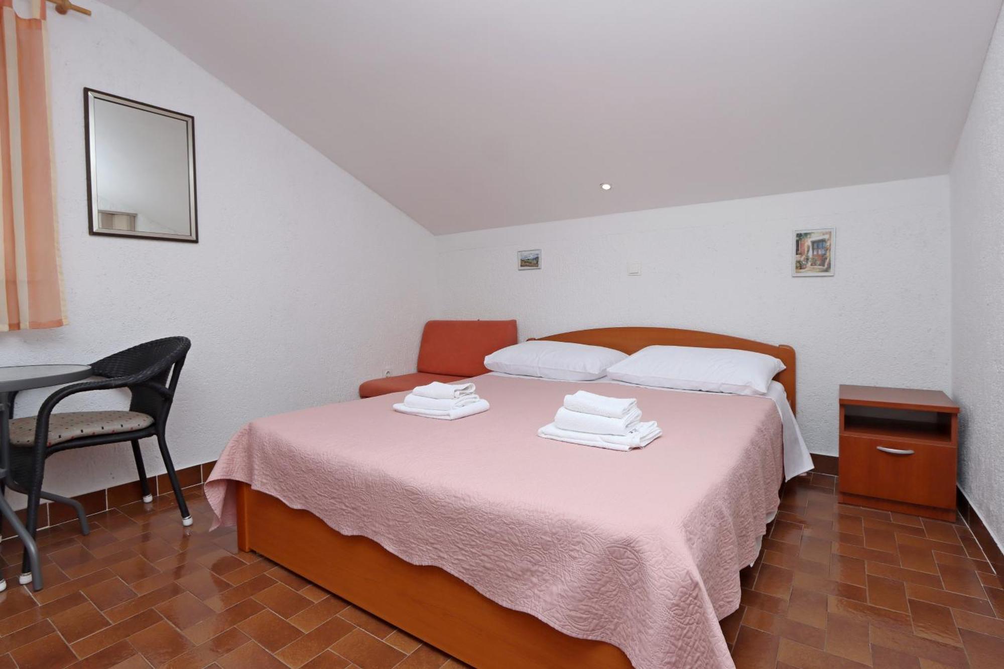 Apartments With A Parking Space Kornic, Krk - 415 Екстер'єр фото