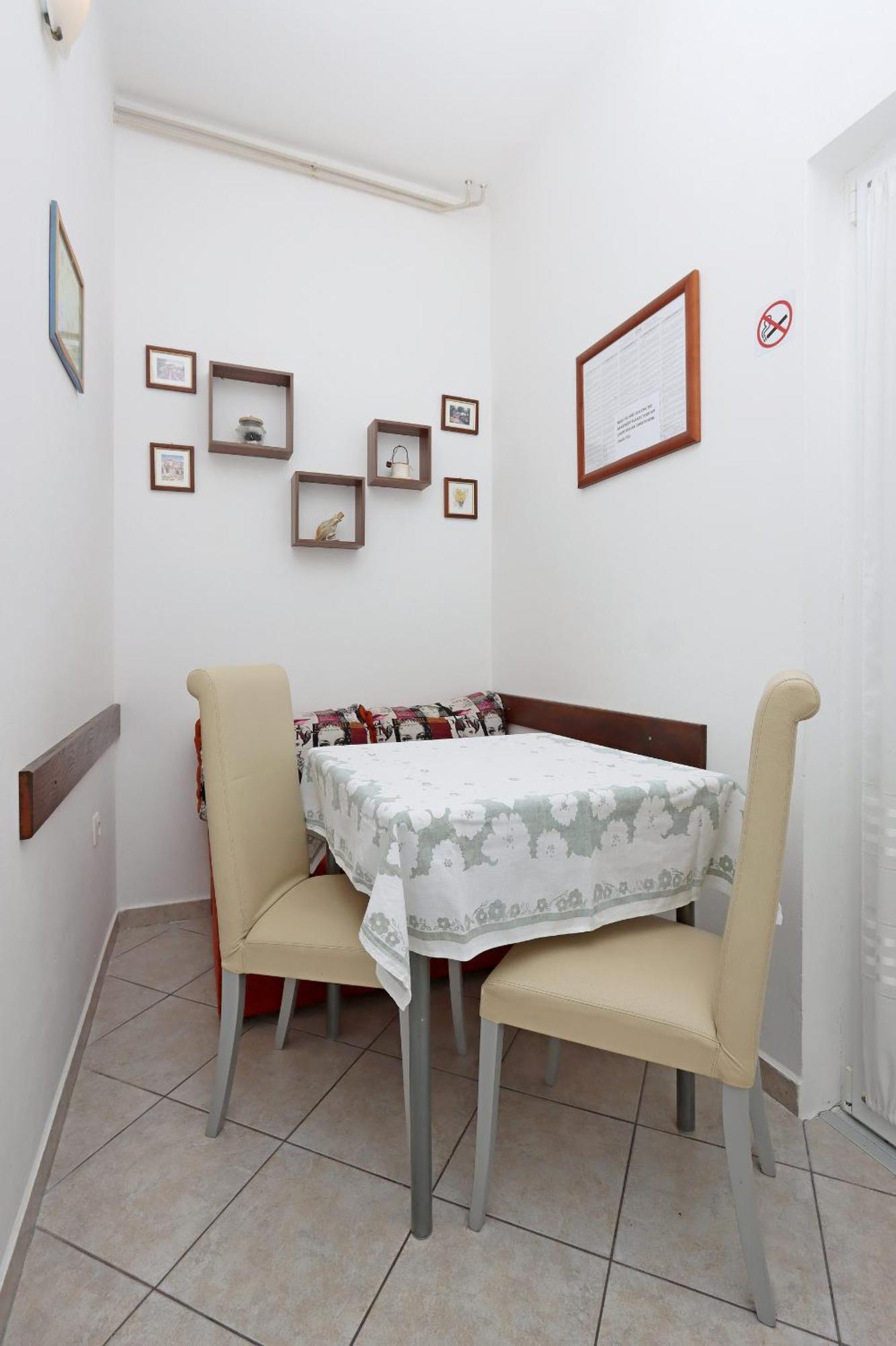 Apartments With A Parking Space Kornic, Krk - 415 Екстер'єр фото